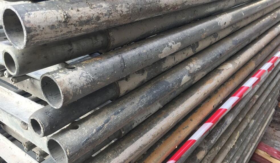 不銹鋼工業管可以與酸、堿、鹽、水泥存放在一起嗎